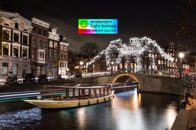 Amsterdam Light Festival: Cruise Unlimited Drinks & Bite option - The skippers make or break the evening