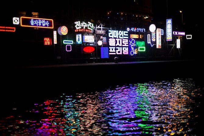 Amsterdam: Light Festival Cruise with Unlimited Drinks Option - Unlimited drinks and cold-weather comfort