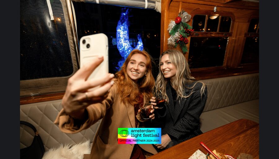 Amsterdam: Light Festival Heated Cruise w/ Drinks & Snacks - Staying warm and seeing the art