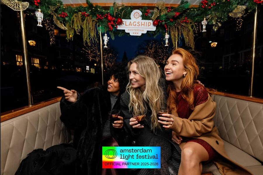Amsterdam: Light Festival Heated Cruise with Drinks Option - The drinks and snacks option