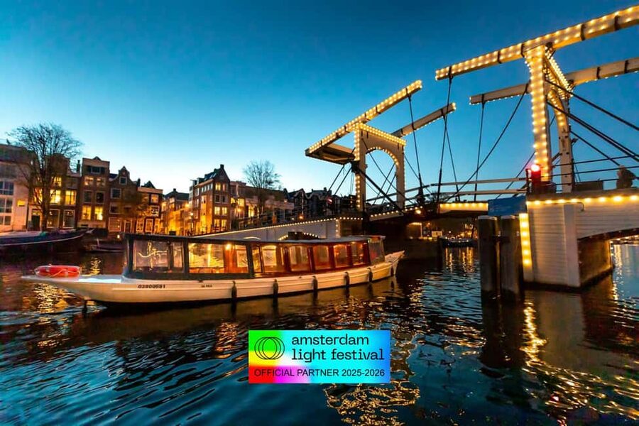 Amsterdam: Light Festival Heated Cruise with Drinks & Snacks - Key points at a glance