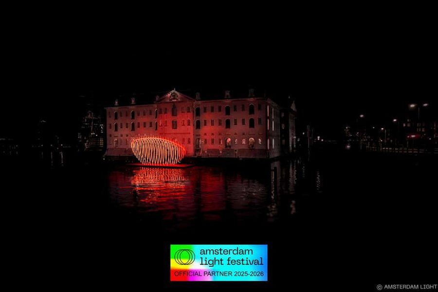 Amsterdam: Light Festival Heated Cruise with Drinks & Snacks - Magere Brug and Amsterdam after dark