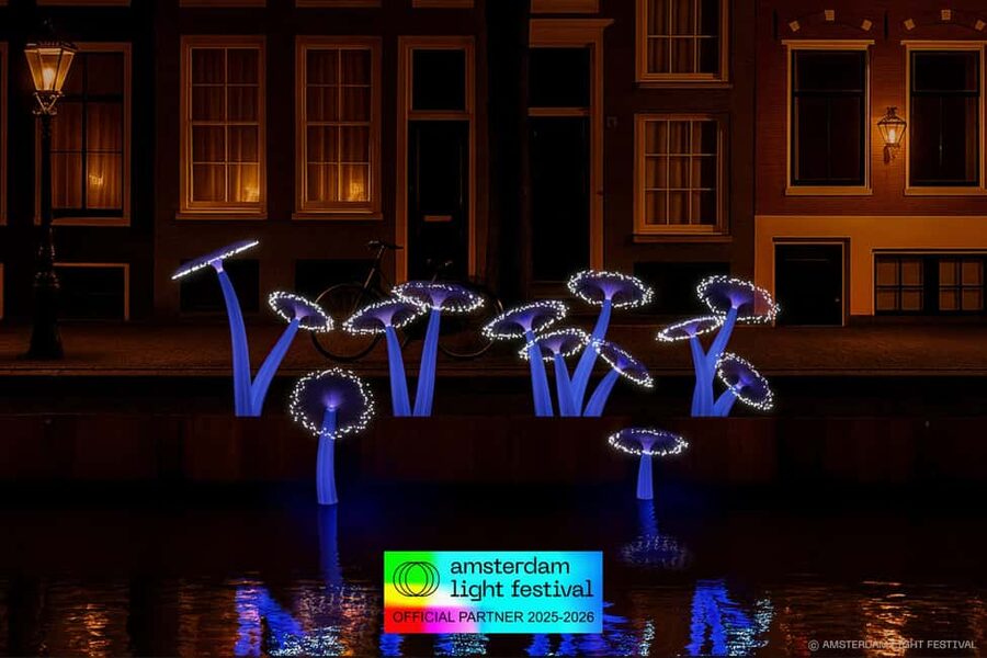 Amsterdam: Light Festival Heated Cruise with Drinks & Snacks - Herengracht, Haarlemmersluis, and the light artworks
