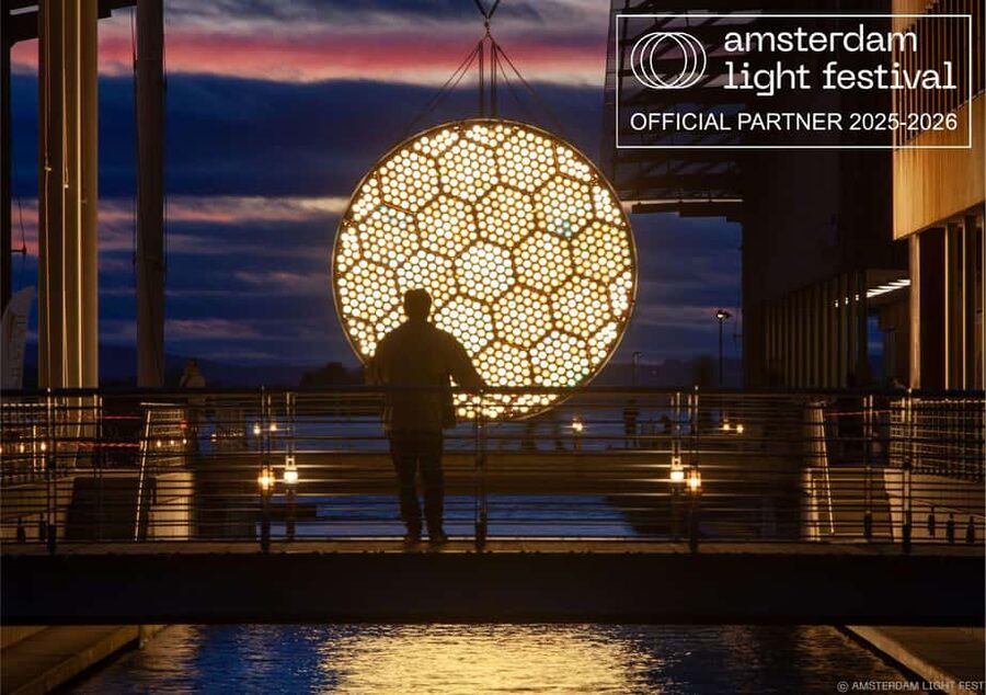 Amsterdam Light Festival Live Commentary & Optional Drinks - Live commentary, audio guides, and the human touch
