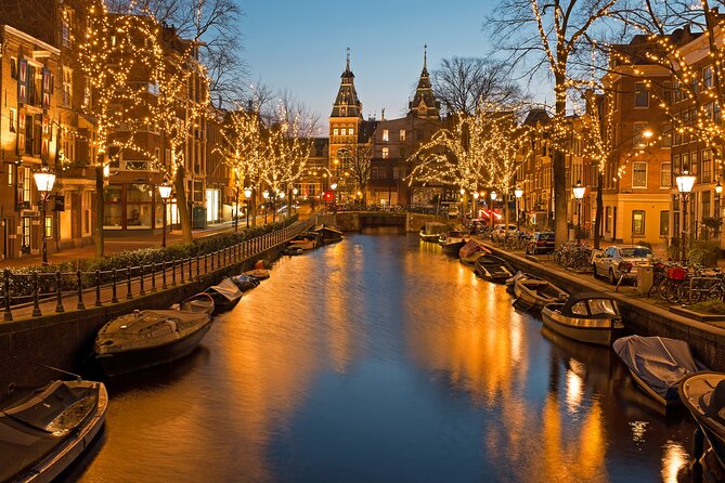Amsterdam Light Festival Winter Walk with Stroopwafel Workshop - Why the small group matters