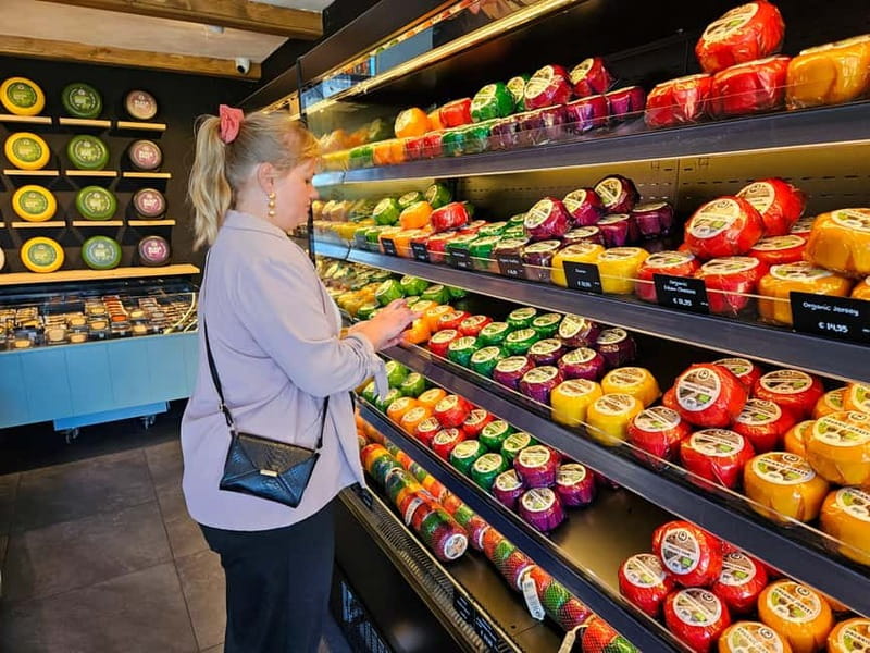 Amsterdam: Live GuideD Giethoorn Boat Tour & Cheese Platter - The one-hour cruise with Dutch cheese