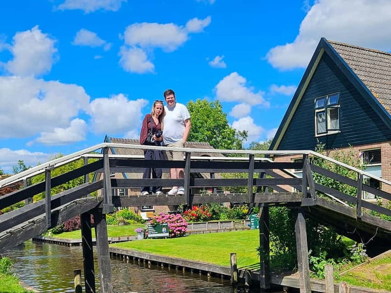 Amsterdam: Live GuideD Giethoorn Boat Tour & Cheese Platter - The guide, group size, and pace