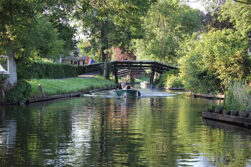 Amsterdam: Live GuideD Giethoorn Boat Tour & Cheese Platter - Who will enjoy this Giethoorn trip most