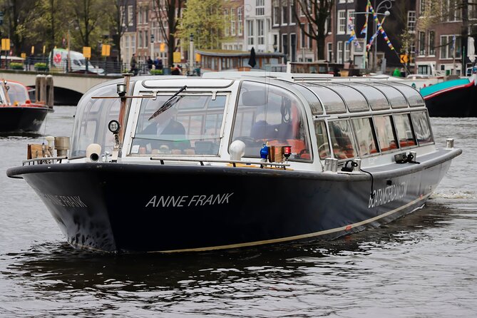 Amsterdam Live Guided Sightseeing Canal Cruise - Why seeing Amsterdam from a canal works so well