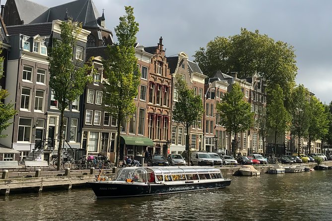 Amsterdam Live Guided Sightseeing Canal Cruise - Museums, unusual collections, and the 9 Little Streets