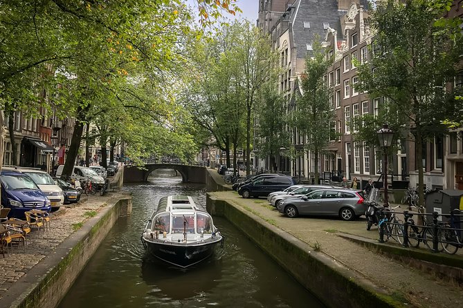 Amsterdam Live Guided Sightseeing Canal Cruise - Live commentary, humor, and the crew