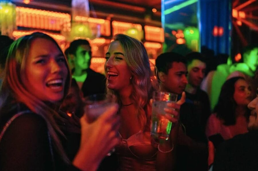 Amsterdam: Ludwig's Original Pub Crawl with VIP Club Entry - Five bars, five different moods