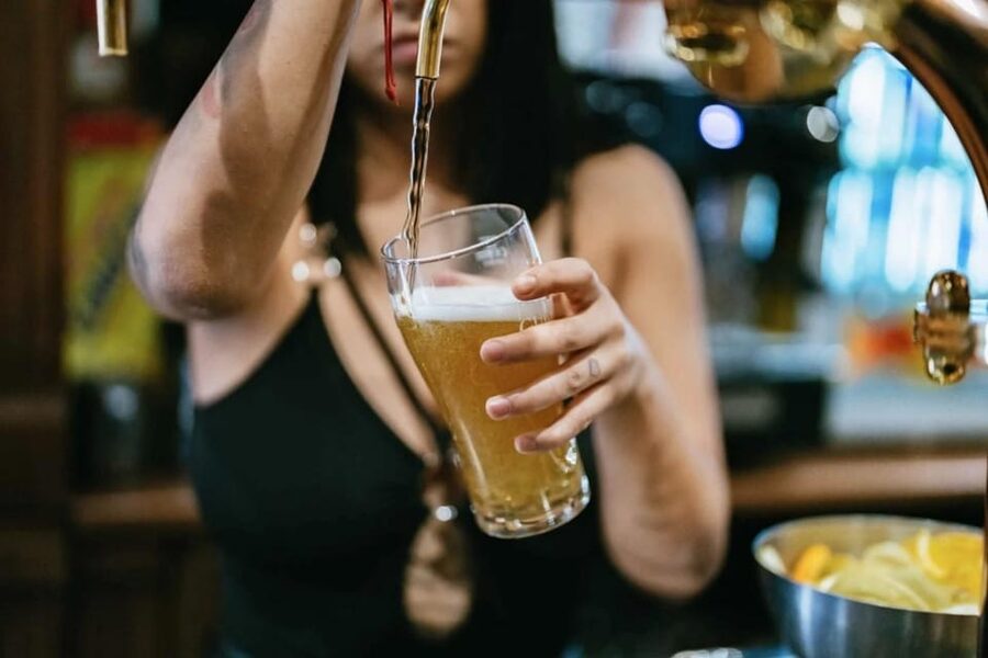 Amsterdam: Ludwig's Red Light Pub Crawl with VIP Club Entry - Who should book this night out?