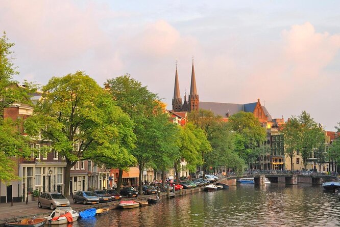 Amsterdam Luxury Canal Cruise + Unlimited Drinks & Bites option - Key points to know before boarding