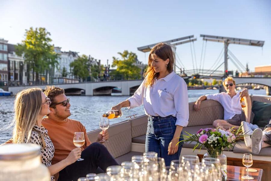 Amsterdam: Luxury Canal Cruise with Optional Snacks & Drinks - Meeting the Boat on Keizersgracht