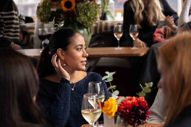 Amsterdam: Luxury Saloon Boat Cruise with Cocktails & Waffle - A one-hour cruise that fits neatly into an Amsterdam day