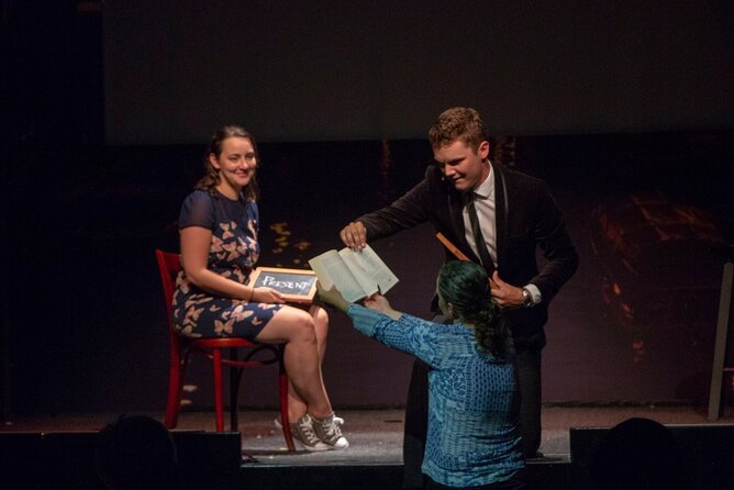 Amsterdam Magic Show: Things That Make You Go Huh - Stay after the curtain for informal magic