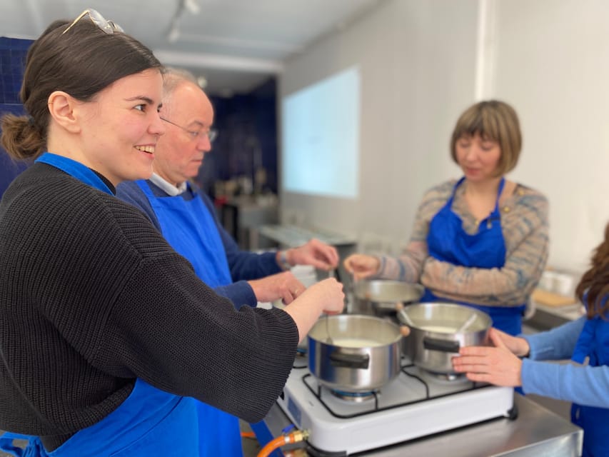 Amsterdam: Make your cheese next to De Hallen - The best parts of this cheese workshop