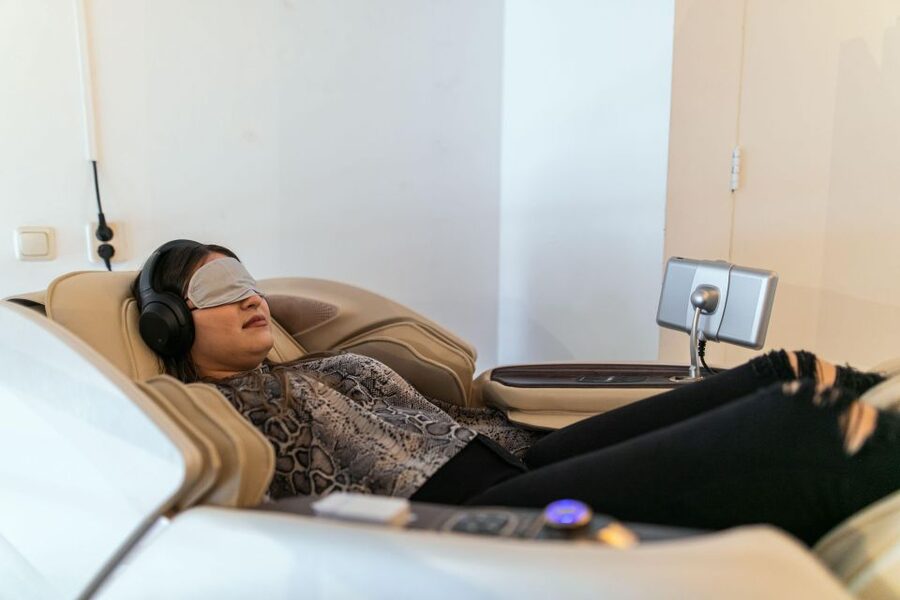 Amsterdam: Massage Session - The limits of a machine-based massage