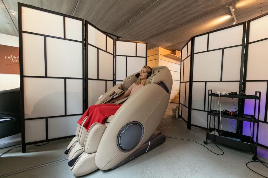 Amsterdam: Massage Session - Who will enjoy this most?