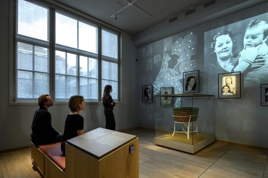 Amsterdam: National Holocaust Museum Entry Ticket - Crowds, signage, and the practical side