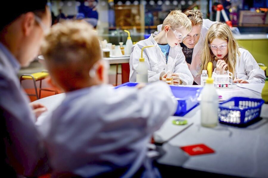 Amsterdam: NEMO Science Museum Ticket - Put on a lab coat and become the scientist