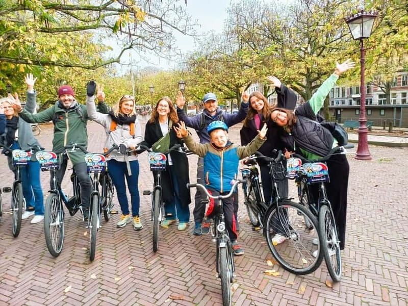 Amsterdam: Off the Beaten Path Bike Tour in French - Bikes, pace, and practical comfort