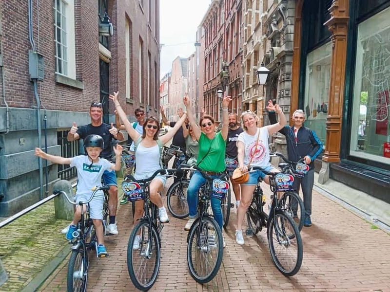 Amsterdam: Off the Beaten Path Bike Tour in French - Meeting at Bike Rental Reine near Central Station