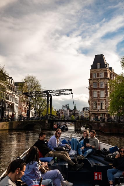 Amsterdam:Old City Canal Cruise with Live Guide and Open Bar - Open-Air Seating, Weather, and the Best Place To Sit