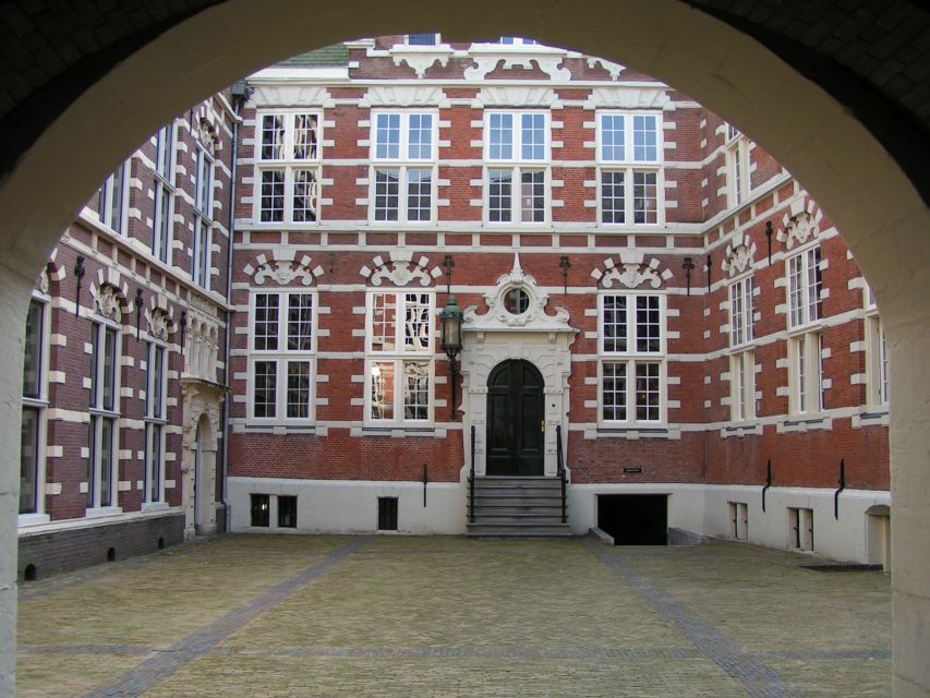 Amsterdam Old City Private Walking Tour - Merchant houses and the Herengracht