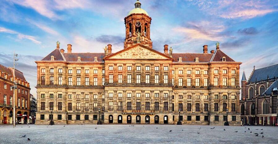 Amsterdam Old Town Highlights Private Guided Walking Tour - The 3-hour route adds three strong stops