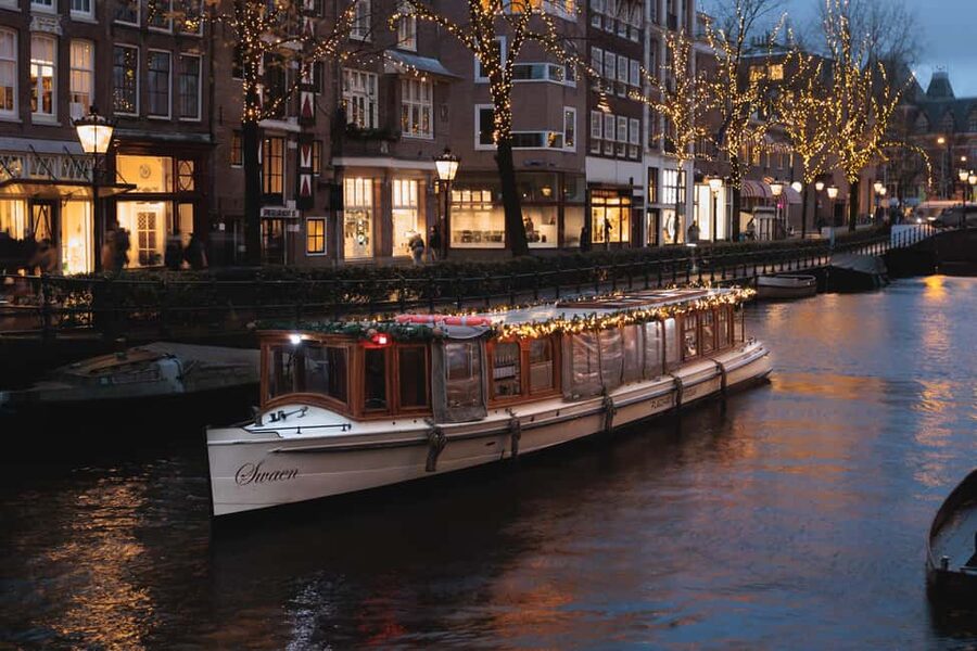 Amsterdam: Open Boat Cruise option Unlimited Drinks & Bite - Why Amsterdam’s canals are worth seeing by boat