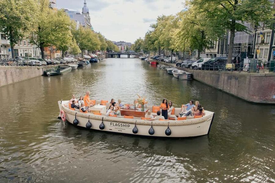 Amsterdam: Open Boat Cruise option Unlimited Drinks & Bite - What the unlimited drinks option is really worth