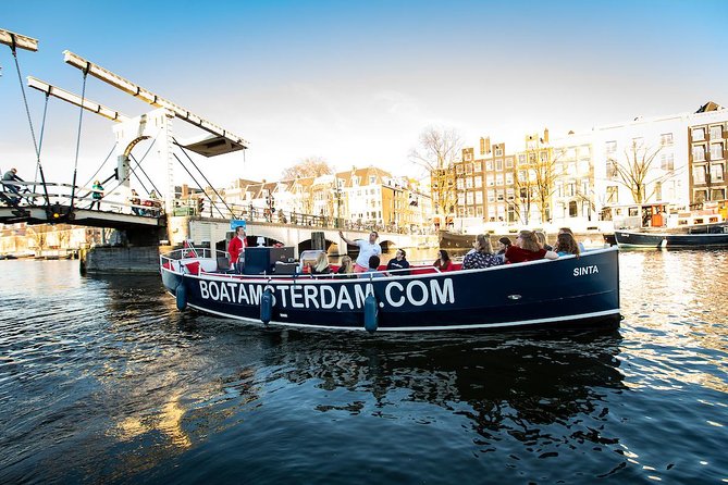 Amsterdam Open Boat Cruise with Live Guide and Two Drinks - Rokin, Spiegelkwartier, and the central sights