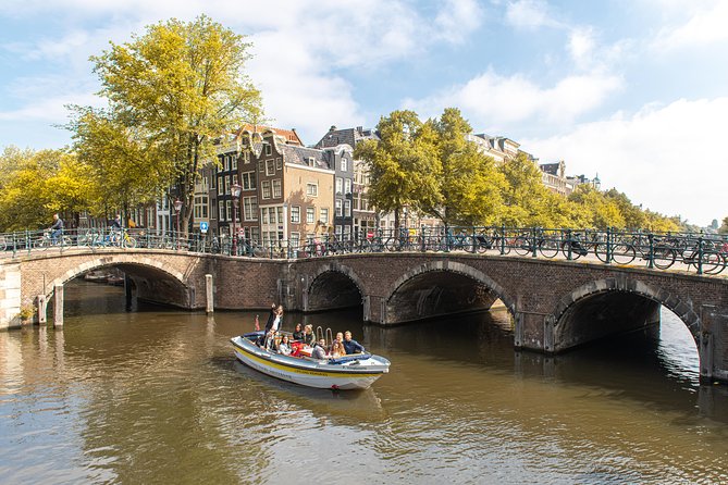 Amsterdam Open Boat Tour with Local Guide - Why a one-hour boat ride works so well in Amsterdam