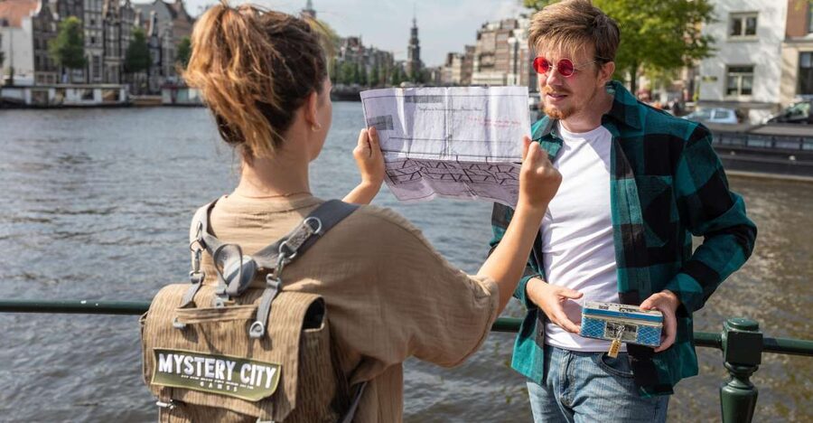 Amsterdam: "Operation 45 " Treasure Hunt Walking Tour - Key points at a glance