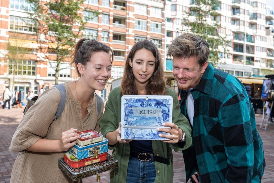 Amsterdam: "Operation 45 " Treasure Hunt Walking Tour - Starting at Mystery City Games on Zwanenburgwal