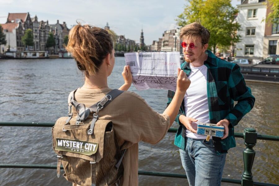 Amsterdam: "Operation 45 " Treasure Hunt Walking Tour - The missing diamonds and Amsterdam during World War II
