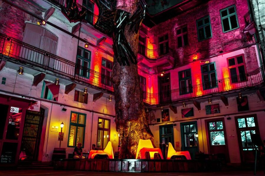 Amsterdam: Original Pub Crawl Party with VIP Entrance - Five useful things to know before you go