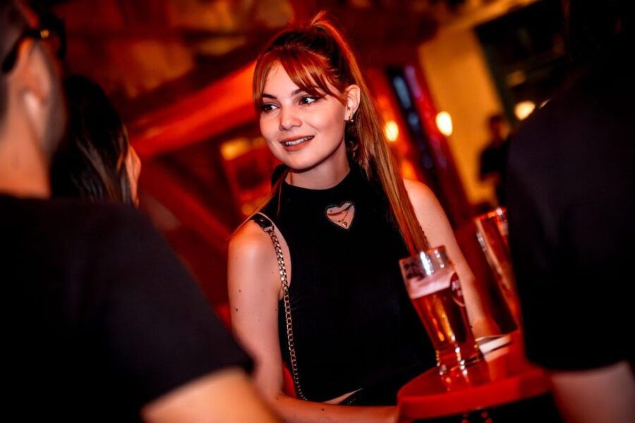 Amsterdam: Original Pub Crawl Party with VIP Entrance - What the guide adds to the night