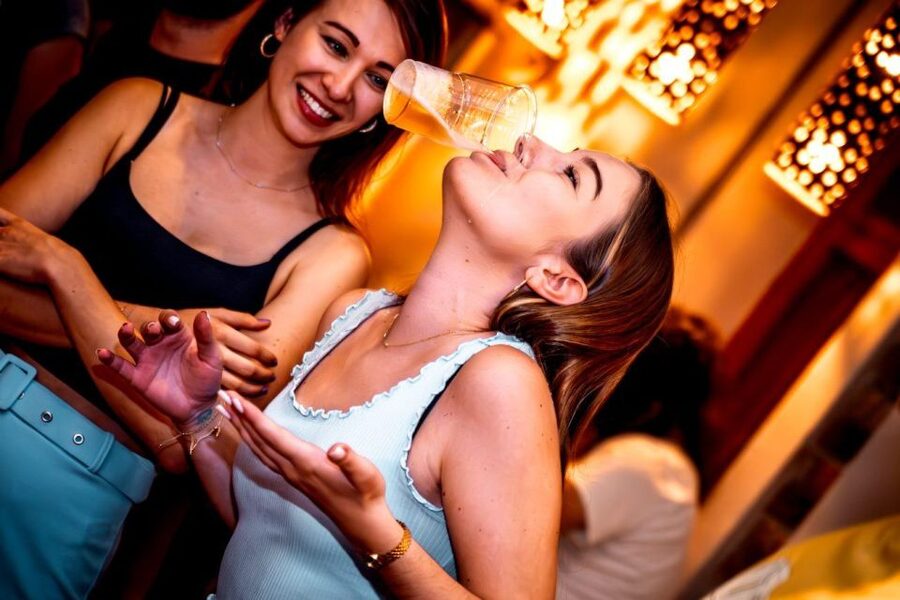 Amsterdam: Original Pub Crawl Party with VIP Entrance - Club entry and the final dance floor
