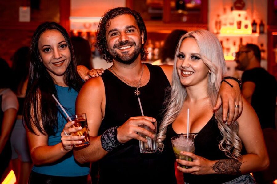 Amsterdam: Original Pub Crawl Party with VIP Entrance - Who will enjoy this pub crawl most?