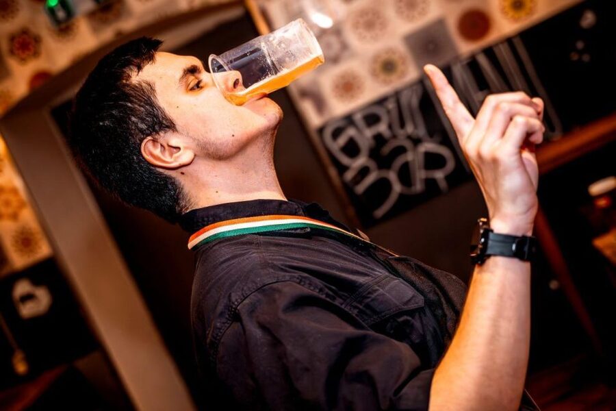 Amsterdam: Original Pub Crawl Party with VIP Entrance - Starting at Generator Hostel Bar at 10 p.m.