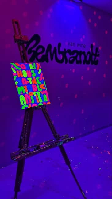 Amsterdam: Paint and Sip in the Dark at Rembrandt van Wine - What happens when you arrive at Rembrandt van Wine