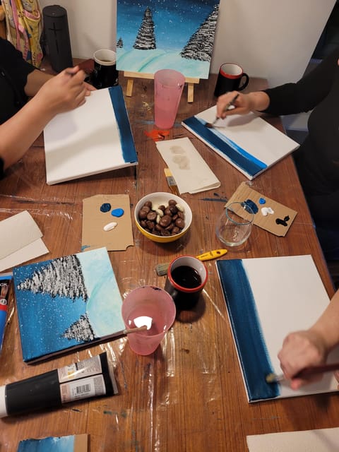 Amsterdam: Paint and Sip Workshop for (Bachelorette) Parties - A living room or bar: choosing the right atmosphere