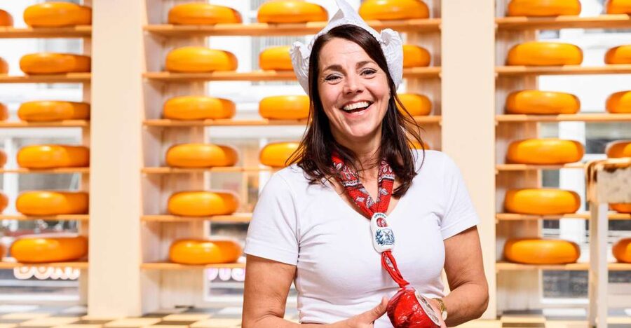 Amsterdam: Premium Henri Willig Cheese Tasting Experience - Ten cheeses, three dips, and plenty to compare