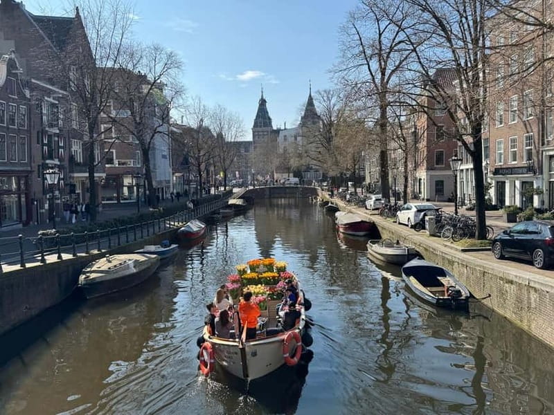 Amsterdam: Premium Tulip Boat Canal Tour - Why the small tulip boat matters