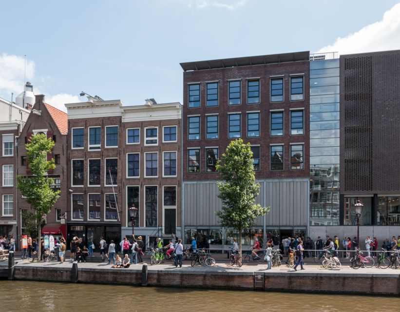 Amsterdam: Private Anne Frank and Jewish Quarter Tour - Nieuwmarkt en Lastage: the quarter before the war
