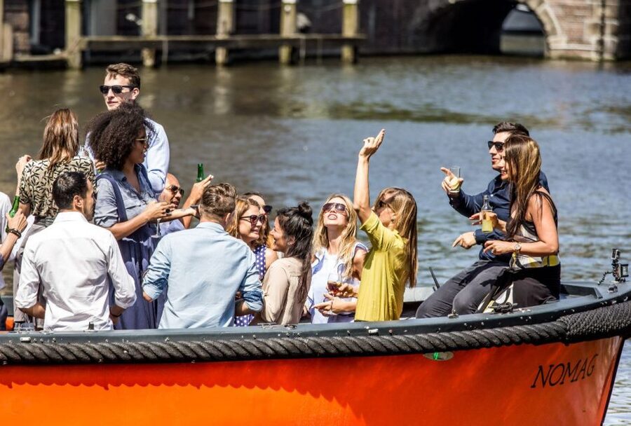 Amsterdam: Private BBQ Cruise with Personal Chef & Drinks - Boat expectations and the one serious warning