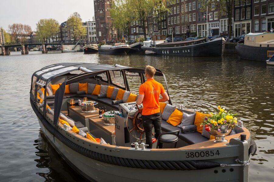 Amsterdam: Private BBQ Cruise with Personal Chef & Drinks - Starting beside the Sea Palace restaurant